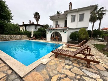 A Charming Traditional Dalyan Property For Sale - Large sun terraces encompass the pool