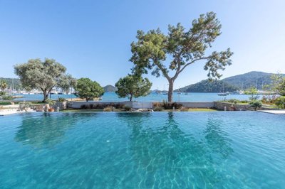 An attractive Seafront Garden Apartment in Gocek For Sale - Shared infinity pool next to the sea