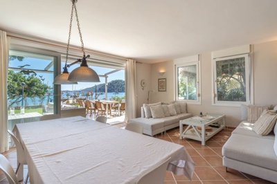 An attractive Seafront Garden Apartment in Gocek For Sale - A beautiful living space with access to the veranda