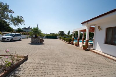 A Gorgeous Bespoke Calis Bungalow For Sale - Massive private driveway for multiple vehicles