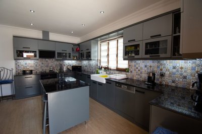 A Gorgeous Bespoke Calis Bungalow For Sale - Stunning kitchen with a modern atmosphere