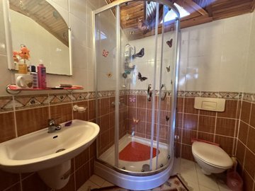 A Traditional Country House For Sale In Turkey - Upper floor bathroom