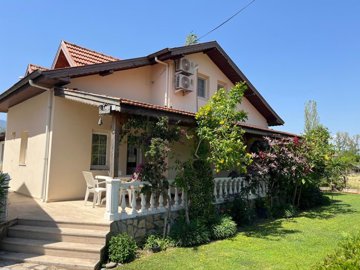 A Traditional Country House For Sale In Turkey - A beautiful 3-bedroom country house