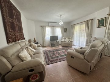 A Traditional Country House For Sale In Turkey - Fully furnished lounge