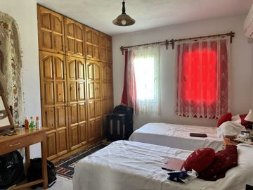 A Traditional Country House For Sale In Turkey - Twin bedroom with fitted wardrobes