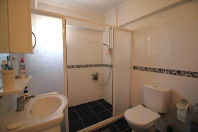 A Lovely Value For Money Didim Apartment For Sale – Large bathroom