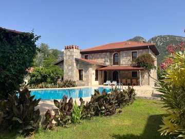 A Traditional Dalyan Property For Sale In Turkey - Pretty gardens and private pool