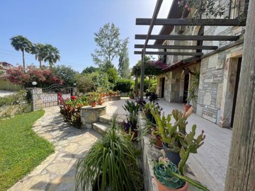 A Traditional Dalyan Property For Sale In Turkey - Established ornate gardens