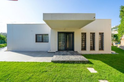 An Immaculate Single-Level Villa For Sale - A modern stylish villa