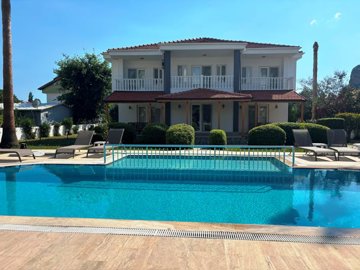 A Serene Private Dalyan House For Sale With A Large Pool - Larger than average private swimming pool