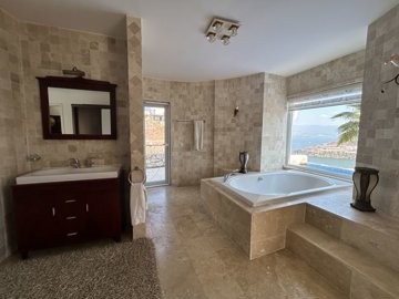 Exquisite  Villa For Sale With Sea Views Near Bodrum - Master double bedroom with jacuzzi and sea views