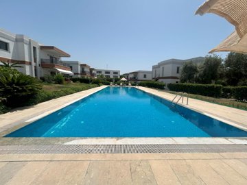 A Tranquil Bodrum Garden Apartment For Sale - Communal swimming pool and terraces