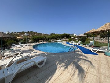 A Pretty Bodrum Apartment For Sale In Mugla, Milas - Large sun terraces and pool