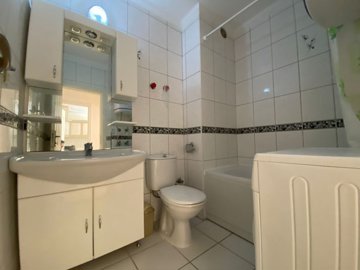 A Fantastic Value 3-Bed Apartment For sale In Didim - Family bathroom with bathtub