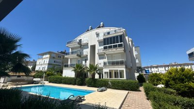 A Bright & Airy Apartment In Antalya For Sale - Main view to the apartment block with communal pool