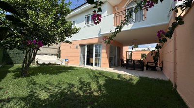 An Immaculate Apartment In Belek, Antalya For Sale - The large private garden