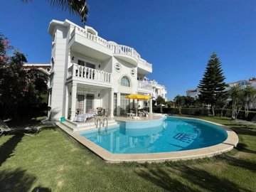 A Glamorous Villa With A Private Pool For Sale in Belek, Antalya - Large villa and huge established private garden