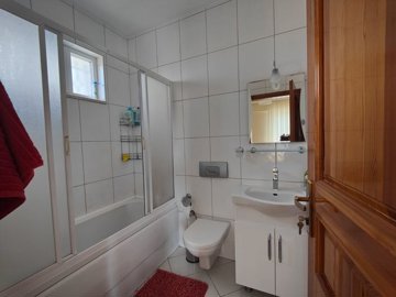 A Ready-To-Move Fethiye Bungalow For Sale - Ensuite bathroom