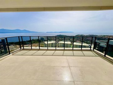 Sea View Kusadasi Apartments with A Pool & Smart-Home System Are For Sale - Spacious sea view balcony