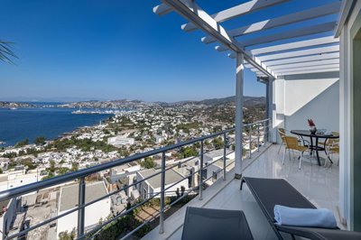 Superb Hillside Apartment For Sale In Bodrum - Large balcony with full sea views