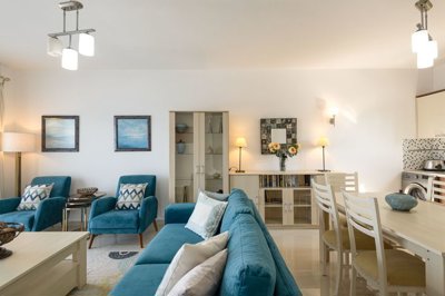 Superb Hillside Apartment For Sale In Bodrum - Lounge and dining spaces