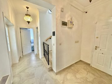 A Magnificent Detached Villa In Fethiye For Sale - Entrance hallway