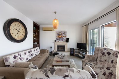 A Magnificent Sea-View Bodrum Property Investment - Comfortable lounge with exterior access