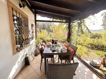 A Pretty Duplex Furnished Bodrum Villa For Sale - Balcony dining area