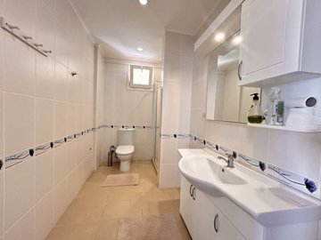 A Modern, Furnished, Reverse Duplex Bodrum Apartment For Sale – Family bathroom