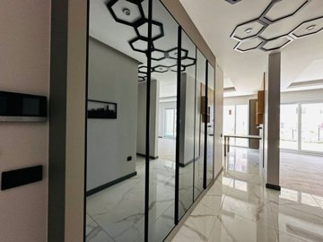 A Trendy Ground-Floor Apartment For Sale In Kusadasi - Stylish entrance hallway