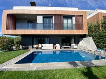 Newly Built Ultra-Modern Istanbul Villas For Sale in Silivri - Main view of the ultra-modern villa