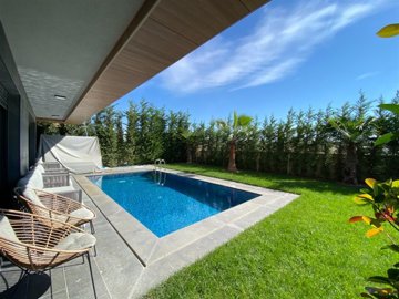 Newly Built Ultra-Modern Istanbul Villas For Sale in Silivri - Shady and sunny terrace and pool