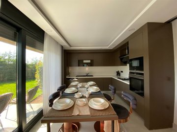 Newly Built Ultra-Modern Istanbul Villas For Sale in Silivri - Kitchen with garden and pool access