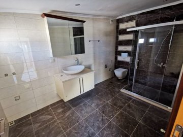 A Sea View Kusadasi Duplex Apartment For Sale With On-Site Facilities - Second family bathroom