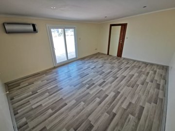 A Sea View Kusadasi Duplex Apartment For Sale With On-Site Facilities - Spacious bedroom with laminate flooring