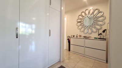 Fully Furnished Apartment For Sale In Alanya – Fitted cupboards in the hallway