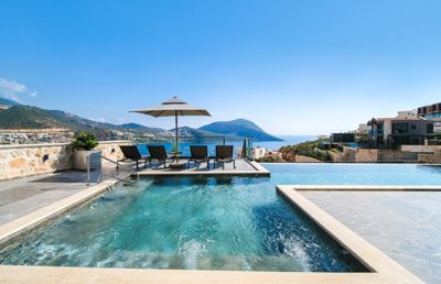 A High-End Sea-View Villa In Kalkan For Sale - Gorgeous infinity swimming pool