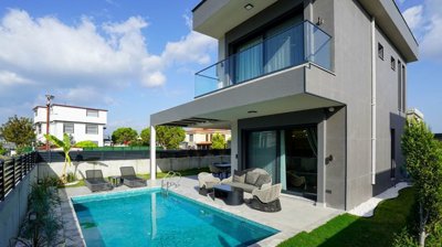 Detached Kusadasi Smart-Home Villa For Sale - A modern duplex villa with three bedrooms