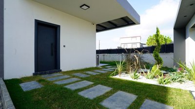 Detached Kusadasi Smart-Home Villa For Sale - Landscaped gardens