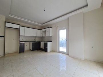 Brand-New Alanya Investment Apartment For Sale In Avsallar - Spacious living room and kitchen