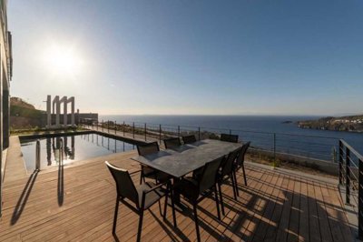 Prestigious Yalikavak Apartments and Villas With Private or Shared Pools – Sea views from the communal pool