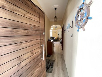 A Fully Renovated Seafront Property For Sale In Alanya - Apartment's entrance