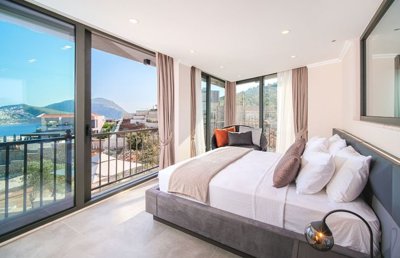 An Exquisite Sea-View Villa For Sale In Kalkan - Bedrooms with ensuite shower rooms