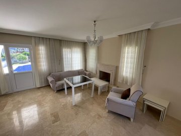 An Alluring, Semi-Detached Dalyan Villa For Sale With A Private Pool - Spacious lounge with exterior access