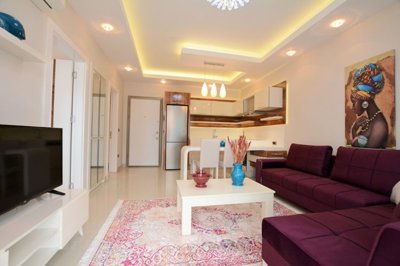 Striking Alanya Property For Sale In Mahmutlar - Lounge through to the kitchen