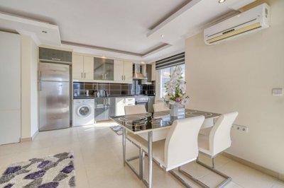 Spotless Duplex Apartment For Sale in Mahmutlar, Alanya - Dining area and kitchen