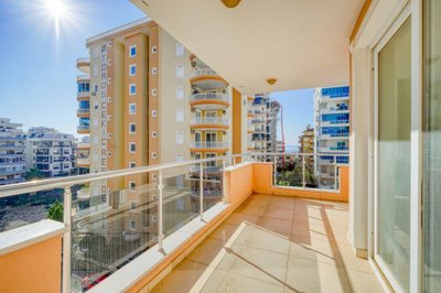 Spotless Duplex Apartment For Sale in Mahmutlar, Alanya - A beautiful balcony with lots of sunshine