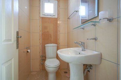 Spotless Duplex Apartment For Sale in Mahmutlar, Alanya - WC at the apartment entrance