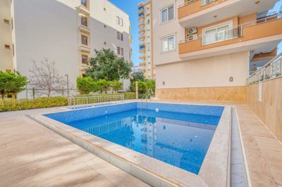 Spotless Duplex Apartment For Sale in Mahmutlar, Alanya - Plenty of sun terrace space around the pool