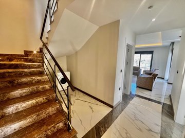 Impressive Triplex Property For Sale In Kargicak, Alanya - A lovely light entrance hallway